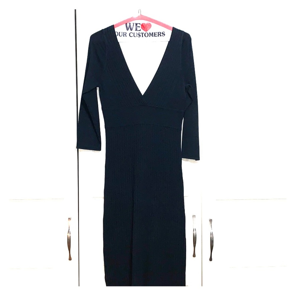 Three-quarter sleeve knit dress